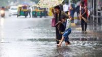 ঢাকায় হালকা বৃষ্টি, সমুদ্রবন্দরে ৩ নম্বর সতর্ক সংকেত 
