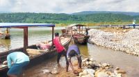 সাদাপাথর লুটের ঘটনায় আটক ৫