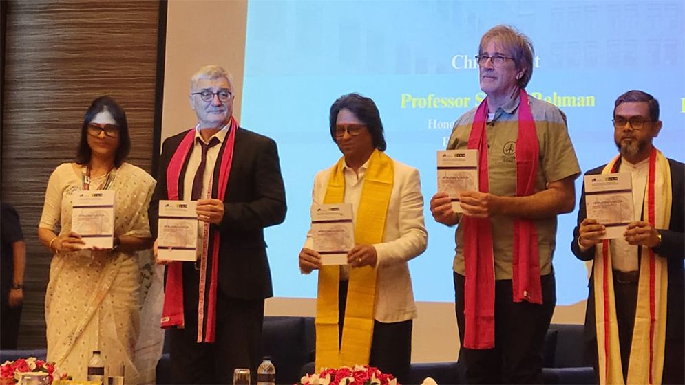 ইস্ট ওয়েস্ট বিশ্ববিদ্যালয়ে তথ্য ও জ্ঞান ব্যবস্থাপনা বিষয়ক আন্তর্জাতিক সম্মেলনের সমাপ্তি