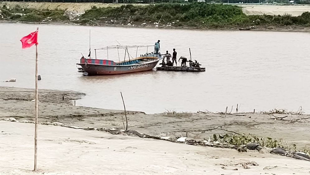 জমি দখল ও বালু উত্তোলনের অভিযোগে ১৮ জনের বিরুদ্ধে মামলা
