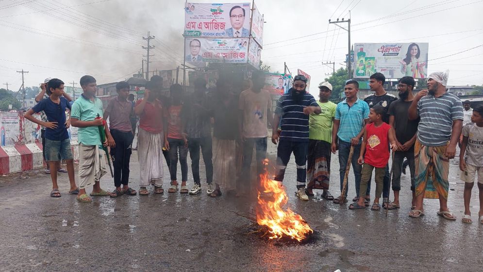 সীমানা পূর্ণবহালের দাবিতে পাবনায় সকাল সন্ধ্যা হরতাল
