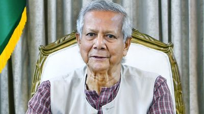 ঢাকেশ্বরী মন্দির পরিদর্শনে প্রধান উপদেষ্টা