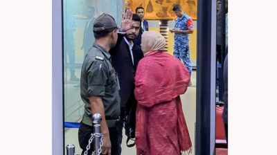 উন্নত চিকিৎসার জন্য সিঙ্গাপুরে গেলেন নুরুল হক নুর