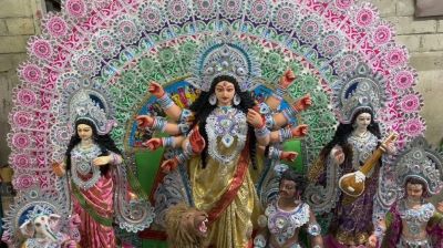 থিমের ভিড়ে হারিয়ে যাচ্ছে ঐতিহ্যের ‘একচালা প্রতিমা’ 