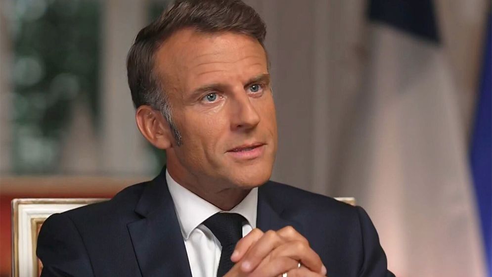 ৪৮ ঘণ্টার মধ্যে ফ্রান্সে নতুন প্রধানমন্ত্রীর নিয়োগ দিবেন ম্যাক্রোঁ