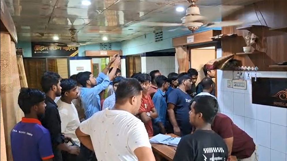 পাবনায় আবাসিক হোটেল থেকে যুবকের মরদেহ উদ্ধার
