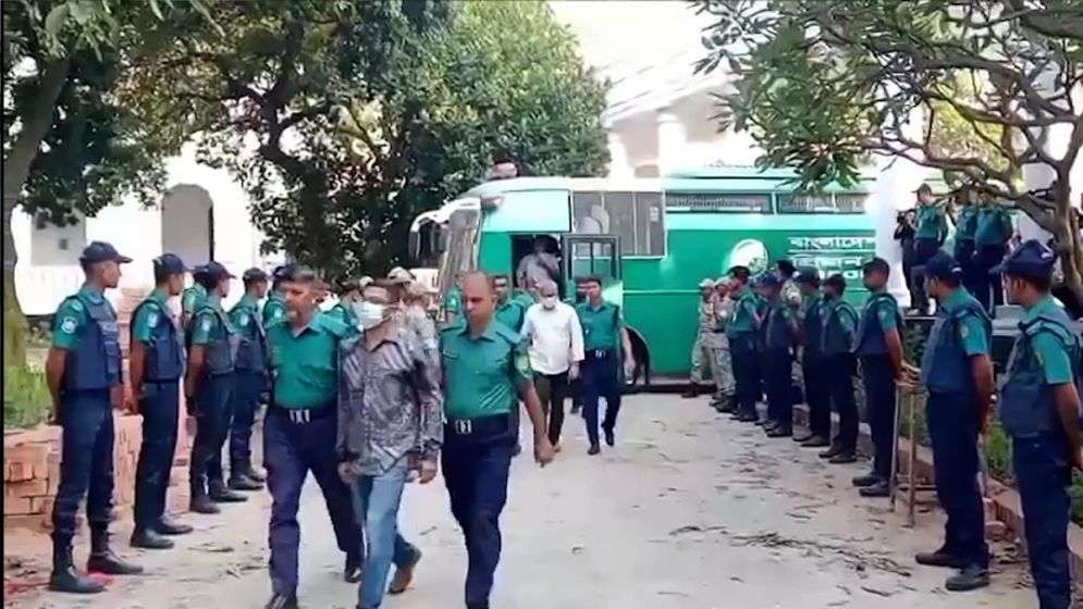 ১৫ সেনাকর্মকর্তাকে কারাগারে পাঠানোর নির্দেশ