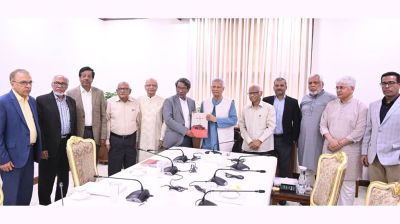 সরকারের কাছে বাস্তবায়ন সুপারিশপত্র হস্তান্তর