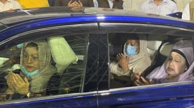 জিয়াউর রহমানের কবর জিয়ারত করলেন খালেদা জিয়া