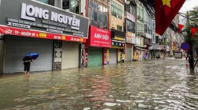 একদিনে ১০০০ মিমি বৃষ্টিপাত, ভয়াবহ বন্যায় লক্ষাধিক ঘরবাড়ি প্লাবিত