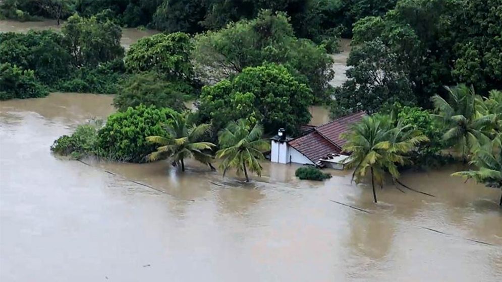 শ্রীলঙ্কায় ৫৬ জনের মৃত্যু, বাংলাদেশ উপকূলে হুঁশিয়ারি সংকেত