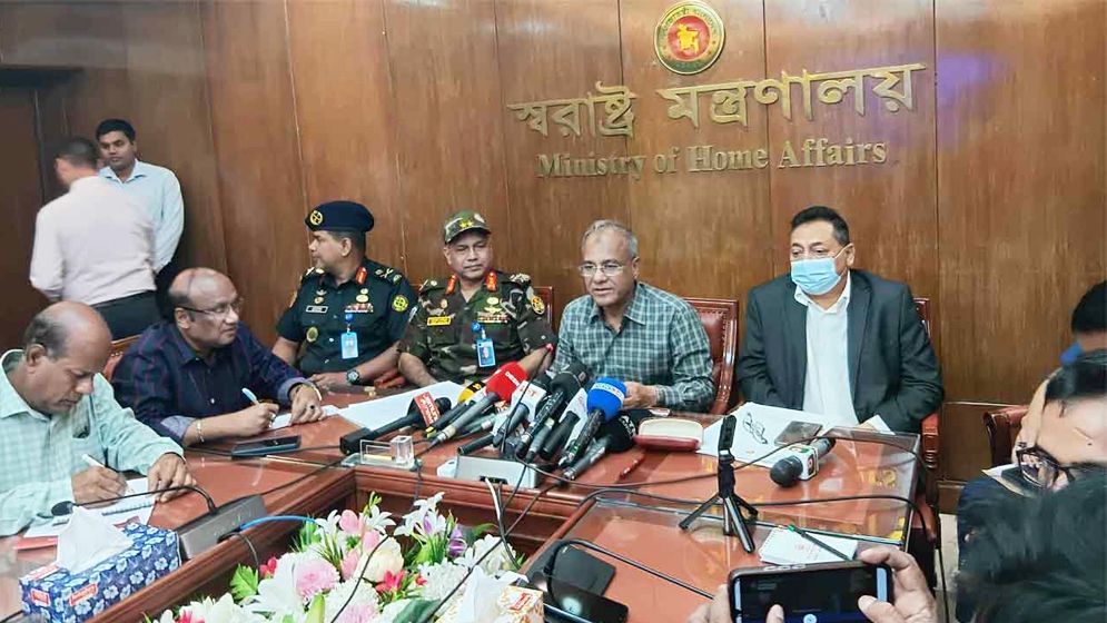 ১৩ নভেম্বর ‘ঢাকা লকডাউন’ ঘিরে শক্ত অবস্থানে আইনশৃঙ্খলা বাহিনী