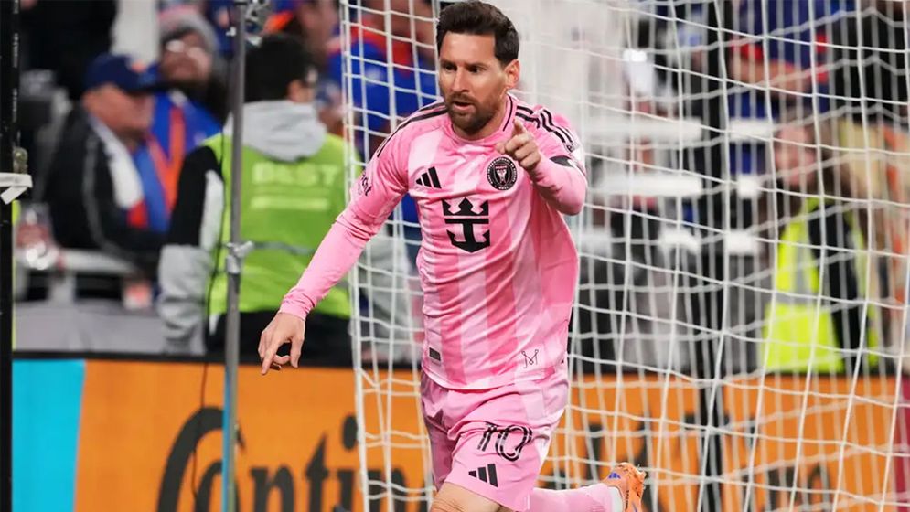 মেসির ম্যাজিকে শিরোপার কাছে মায়ামি