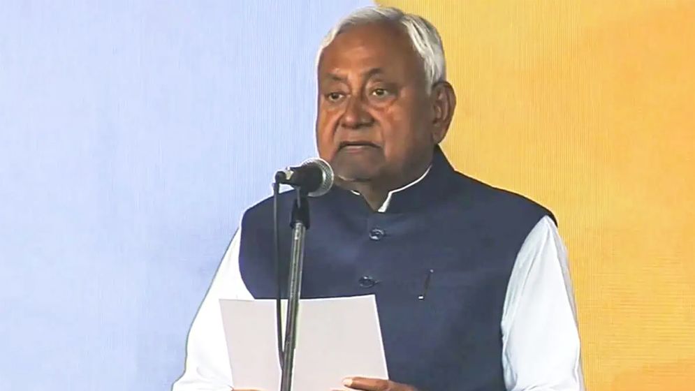 টানা ১০ম বার বিহারের মুখ্যমন্ত্রীর শপথ নিলেন নীতিশ কুমার