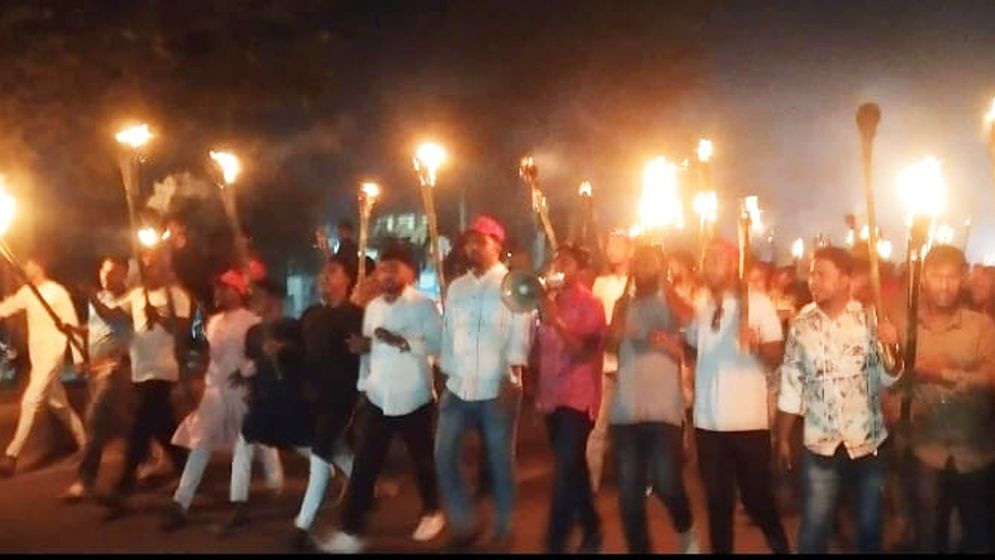 ভালুকায় ফখরুদ্দিন আহমেদের মনোনয়ন বাতিলের দাবিতে মশাল মিছিল