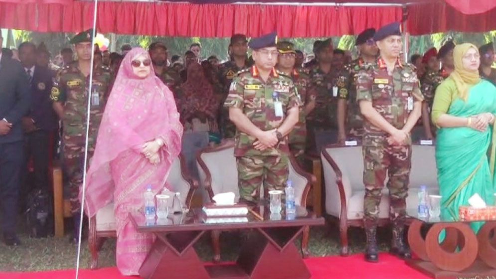 নারীদের বাদ দিয়ে দেশের উন্নয়নের চিন্তা করলে ভুল হবে: সেনাপ্রধান