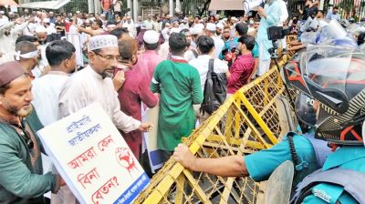 যমুনা অভিমুখে লংমার্চে যাচ্ছেন ইবতেদায়ি শিক্ষকরা