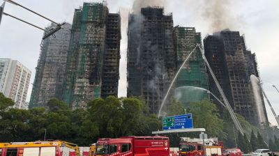 হংকংয়ে বহুতল ভবনে অগ্নিকাণ্ডে মৃতের সংখ্যা বেড়ে ৪৪