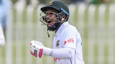 সেঞ্চুরি করেই মুশফিকের খ্যাপাটে উদযাপন