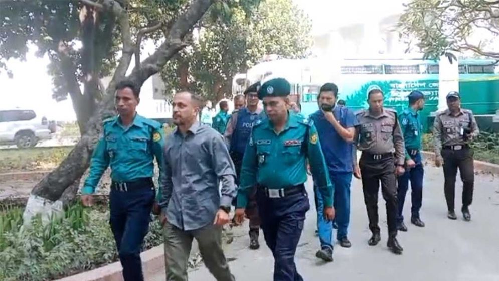 ২ সেনা কর্মকর্তা ট্রাইব্যুনালে হাজির