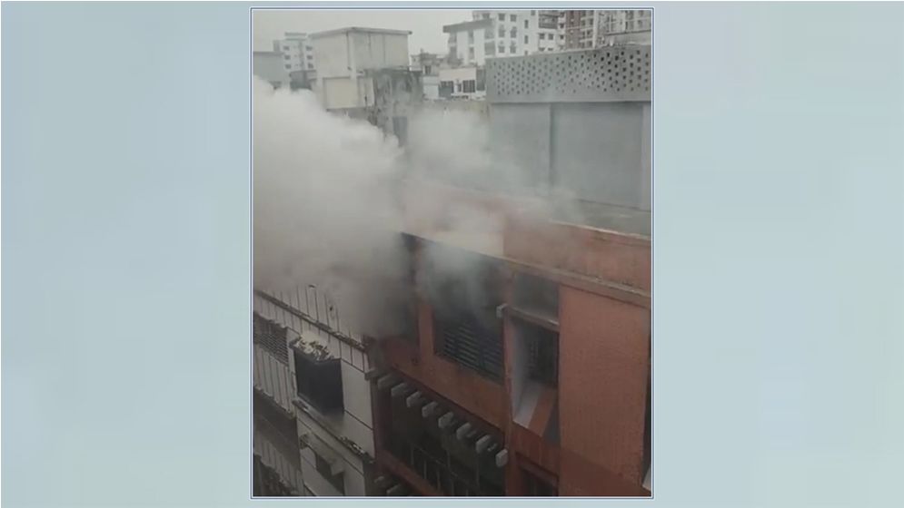 মোহাম্মদপুরে ৬ তলা ভবনে আগুন