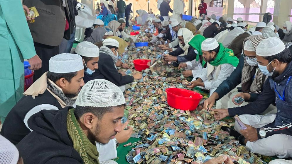 পাগলা মসজিদের দানবাক্সে মিলল ৩৫ বস্তা টাকা, চলছে গণনা