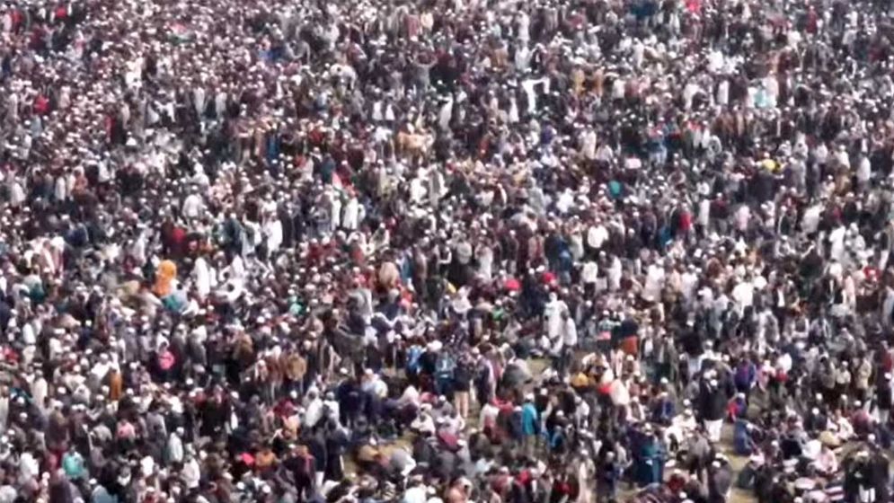 খালেদা জিয়ার জানাজায় অংশ নিতে মানুষের ঢল