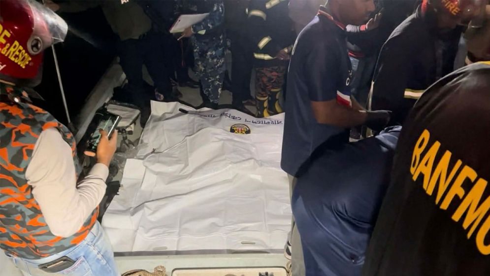 ফতুল্লায় ফেরিতে ট্রাকের ধাক্কায় নিখোঁজ ৩ জনের মরদেহ উদ্ধার