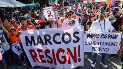 প্রেসিডেন্টের পদত্যাগ দাবিতে ম্যানিলায় গণবিক্ষোভ