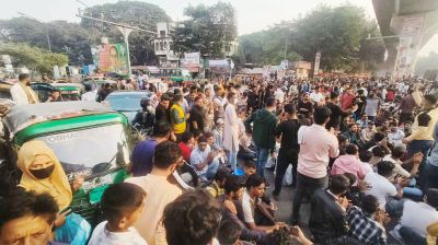 আইজিপিকে অপসারণের দাবিতে শাহবাগ অবরোধ, স্থবির যান চলাচল