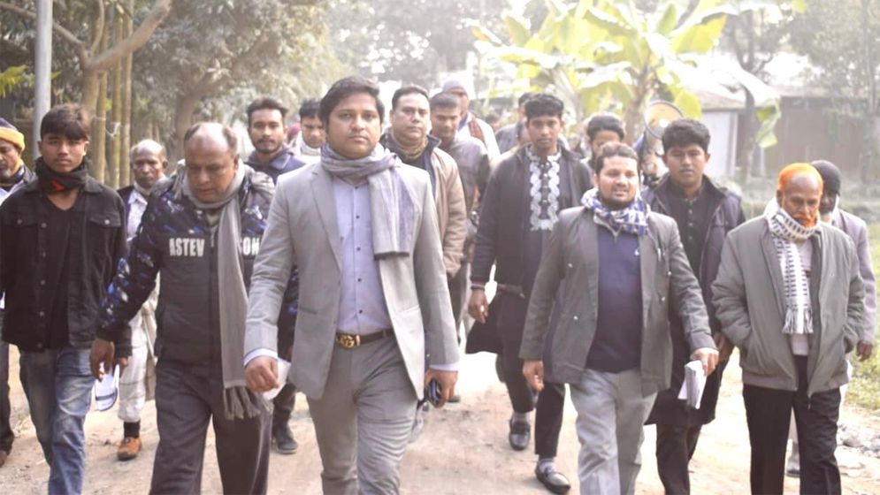 ‘হ্যাঁ’ ভোটের পক্ষে প্রচারে ব্যস্ত এনসিপি প্রার্থী মামুন