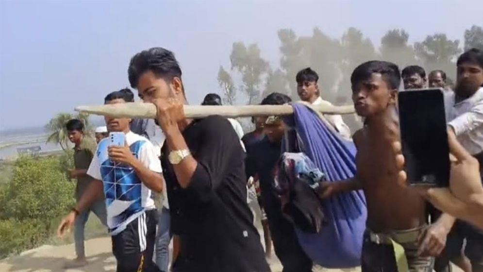 টেকনাফে নাফনদীতে মাইন বিস্ফোরণ, যুবকের পা বিচ্ছিন্ন