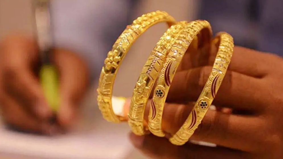 স্বর্ণের দাম ভরিতে কমলো ১৪ হাজার