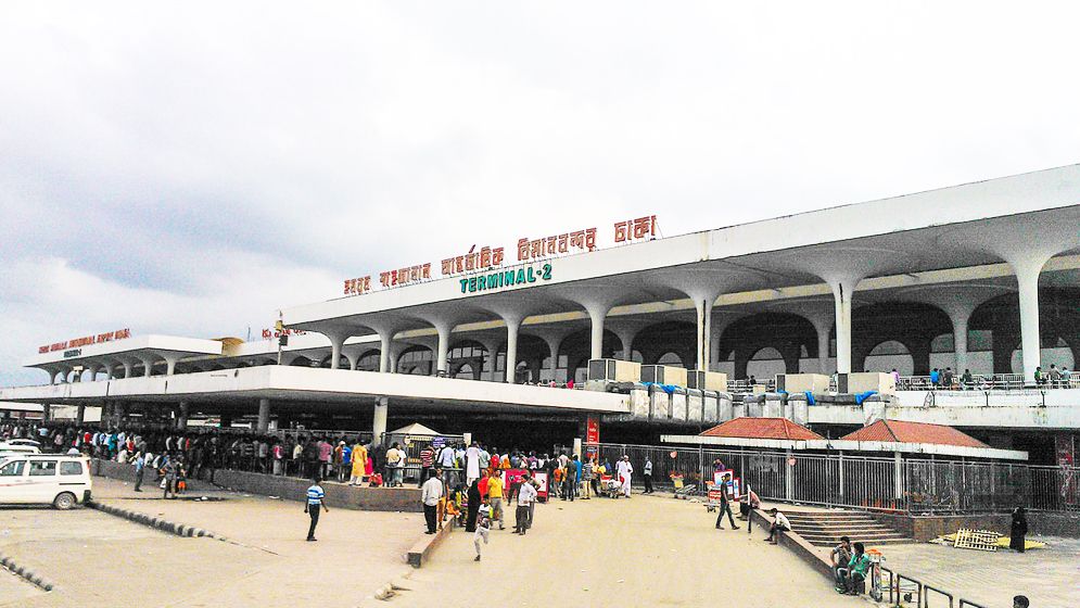 পৌনে ৪ কোটি টাকার বিদেশি মুদ্রাসহ ২ যাত্রী আটক