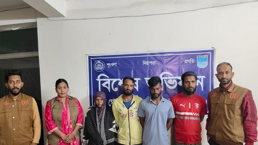 সাভারে নারীসহ ৫ মাদক কারবারি গ্রেপ্তার