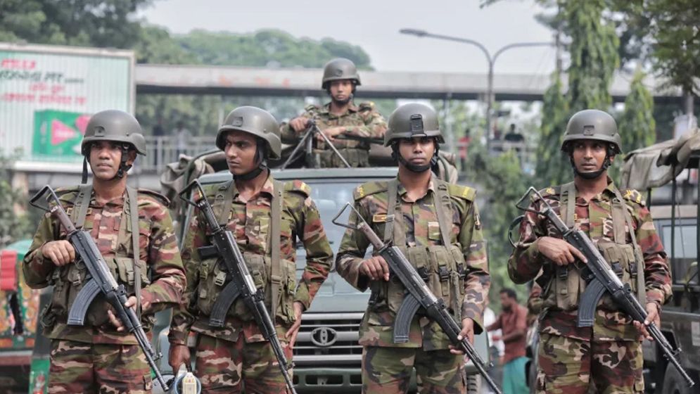 মাঠে নামলো সশস্ত্র বাহিনী