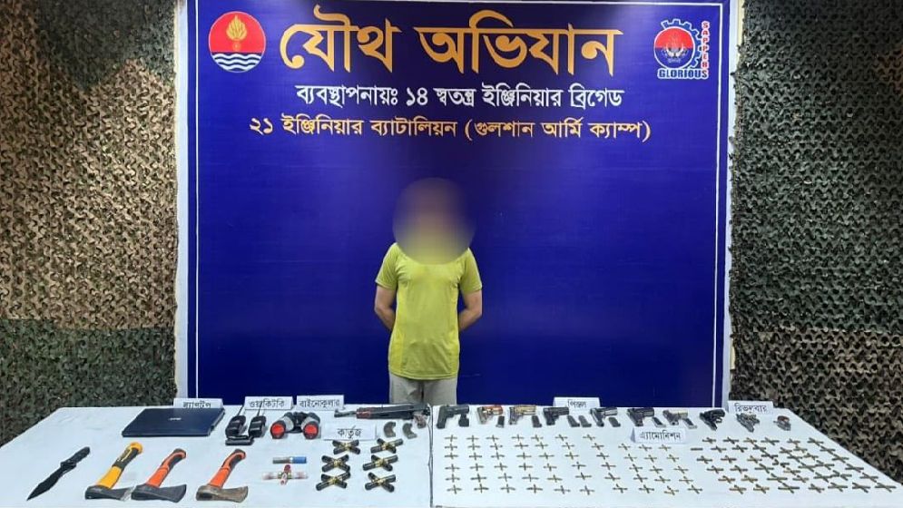 রাজধানীতে বিপুল পরিমাণ বিদেশী অস্ত্র-গোলাবারুদ উদ্ধার