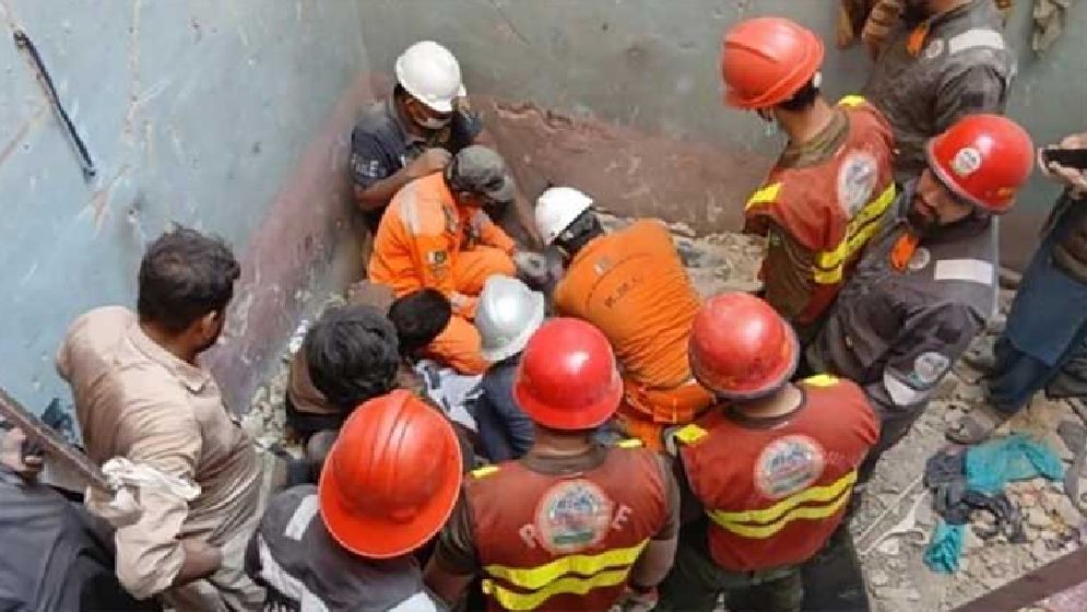 সিলিন্ডার বিস্ফোরণে ভবন ধস, নিহত ১৩