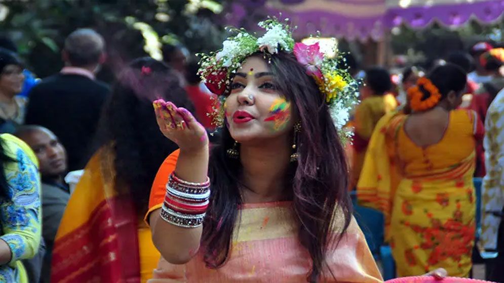 আগুনরাঙা শিমুল বাগান