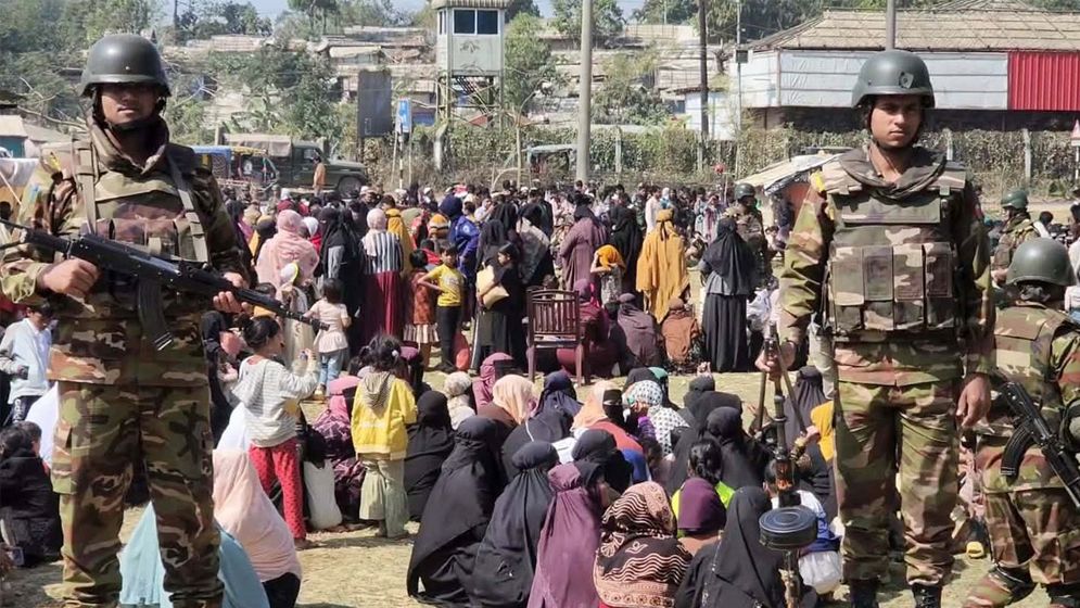 উখিয়ায় ক্যাম্পের বাইরে ১৫০০ রোহিঙ্গা আটক