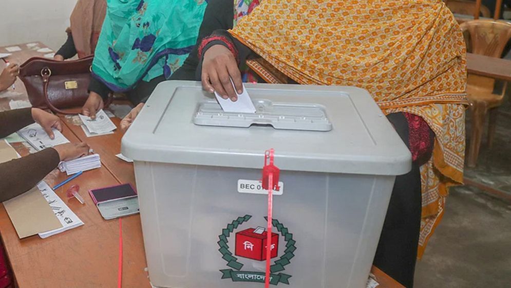 ত্রয়োদশ সংসদ নির্বাচন: জেলায় জেলায় যাচ্ছে ব্যালট পেপার