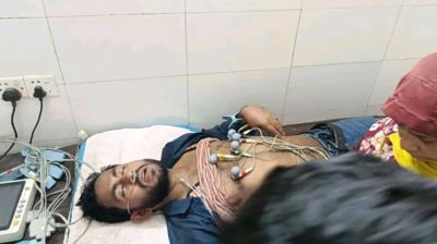 দফায় দফায় সংঘর্ষ, সহকারী প্রক্টরসহ আহত ৪০