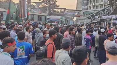 আধঘন্টার জন্য জুলাই ঐক্যের শাহবাগ অবরোধ