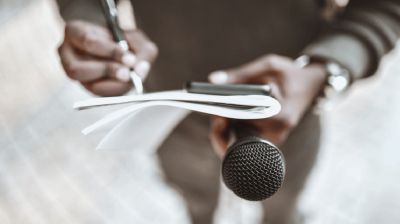 এক ধাক্কায় ৩ শতাধিক সাংবাদিক ছাঁটাই