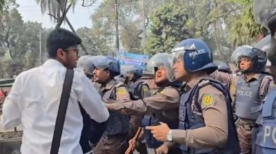 সায়েন্সল্যাবে শিক্ষার্থী-পুলিশ উত্তেজনা-ধাক্কাধাক্কি