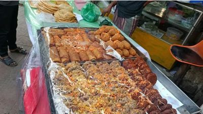বেইলি রোডে বাহারি ইফতারি