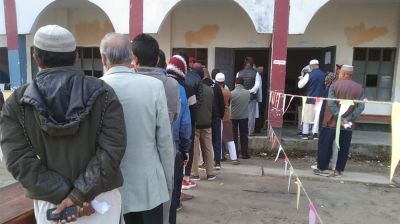 নড়াইলে শান্তিপূর্ণ ও উৎসবমুখর পরিবেশে ভোট গ্রহণ চলছে