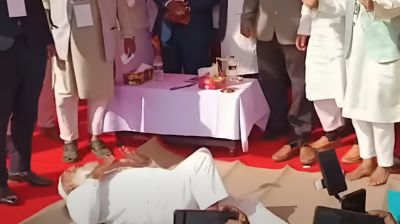 মঞ্চে শুয়ে পড়লেন জামায়াত আমির