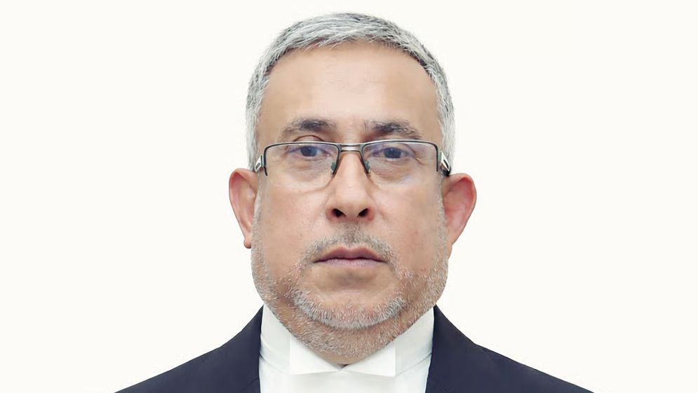 পদত্যাগ করলেন বিচারপতি মামনুন রহমান 