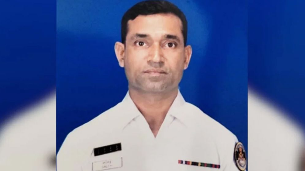 নিজের অস্ত্রের গুলিতে কোস্টগার্ড সদস্যের আত্মহত্যা